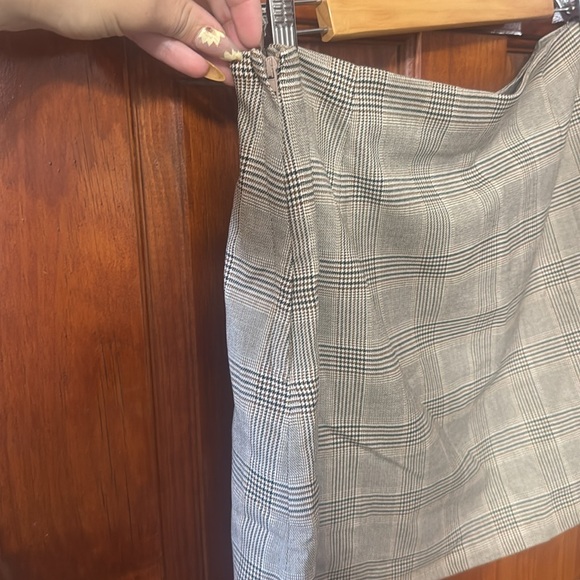 H&M Houndstooth Suit Plaid Mini Skirt, Size 12 NWT - Picture 3 of 5